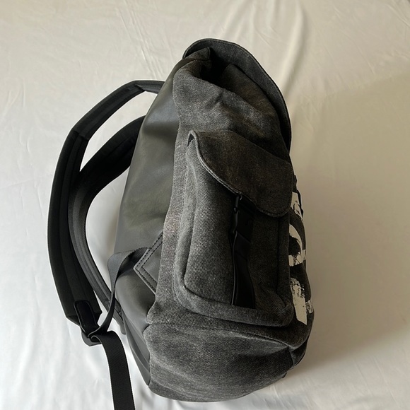 Urban Revivo Laid flat measures 17”x15” & depth 7”. - Picture 2 of 16